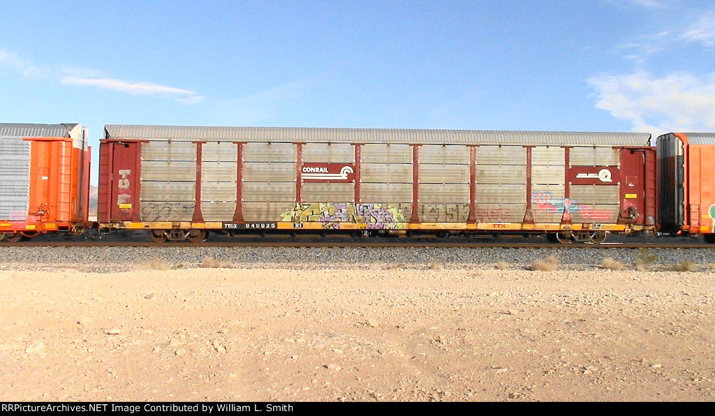 WB Unit Vehicular Flat Car Frt at Erie NV -68